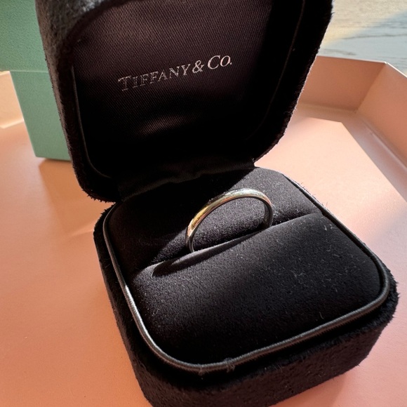 Authentic Tiffany & Co. Platinum Wedding Band, 2mm Wide, Size US 5 1/2 - Picture 2 of 6